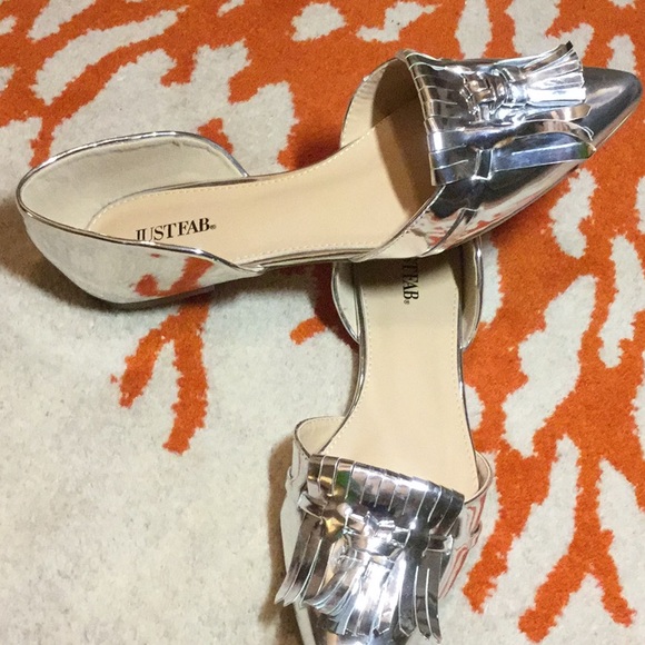 JustFab Bettine Silver flats SZ 9 - Picture 2 of 5